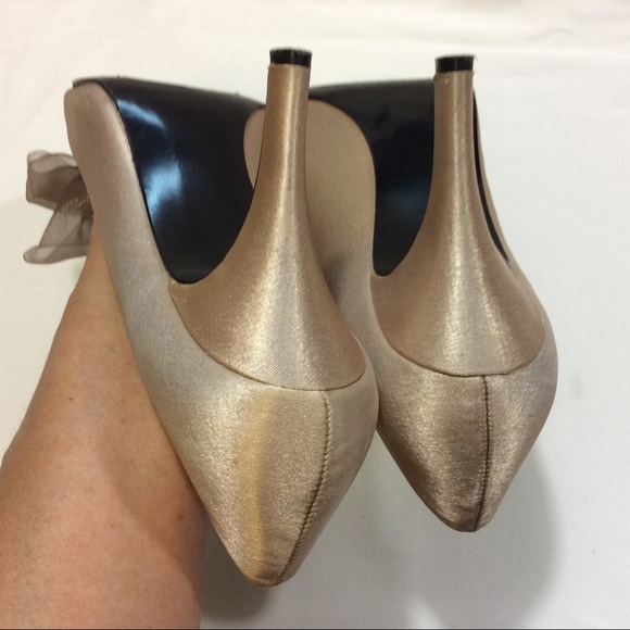 TOUCH OF NINA SATIN PUMPS WITH BOW 7.5 $89 - Picture 9 of 10